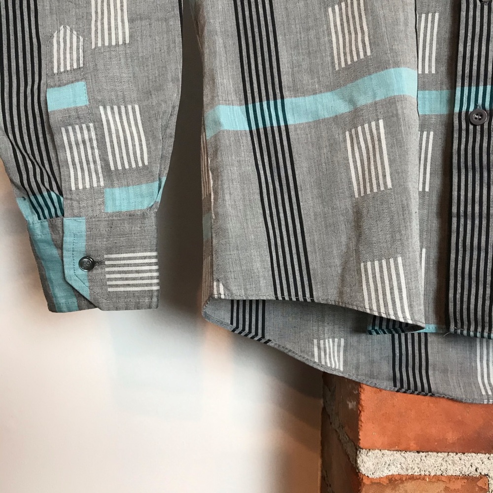 Vintage Patterned Button-Up - Picture 4 of 8